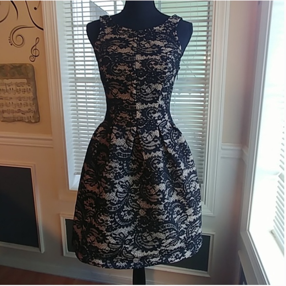 Black Lace bubble flare dress - Size medium